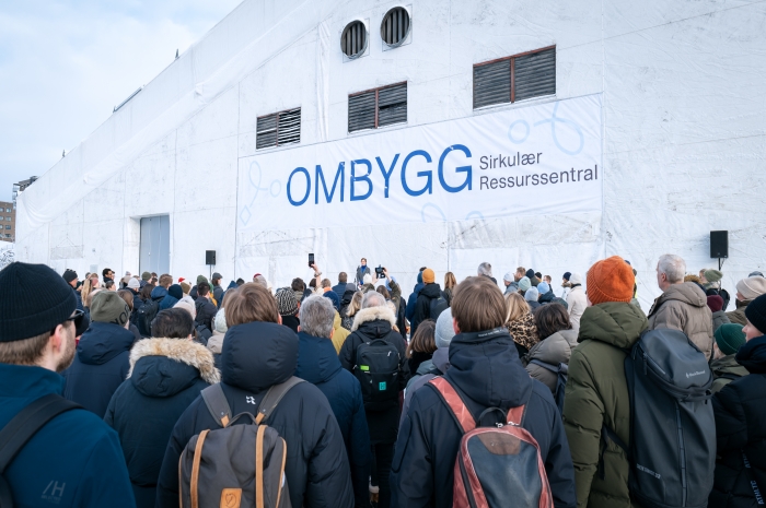 Interessen var stor da Ombygg-teltet åpnet i 2023. Foto: Simen Otnes/Sirkulær Ressurssentral
